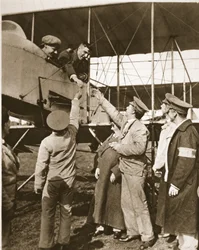 Risks of the air as a diversion after the trenches! Wounded soldiers taking air-trips